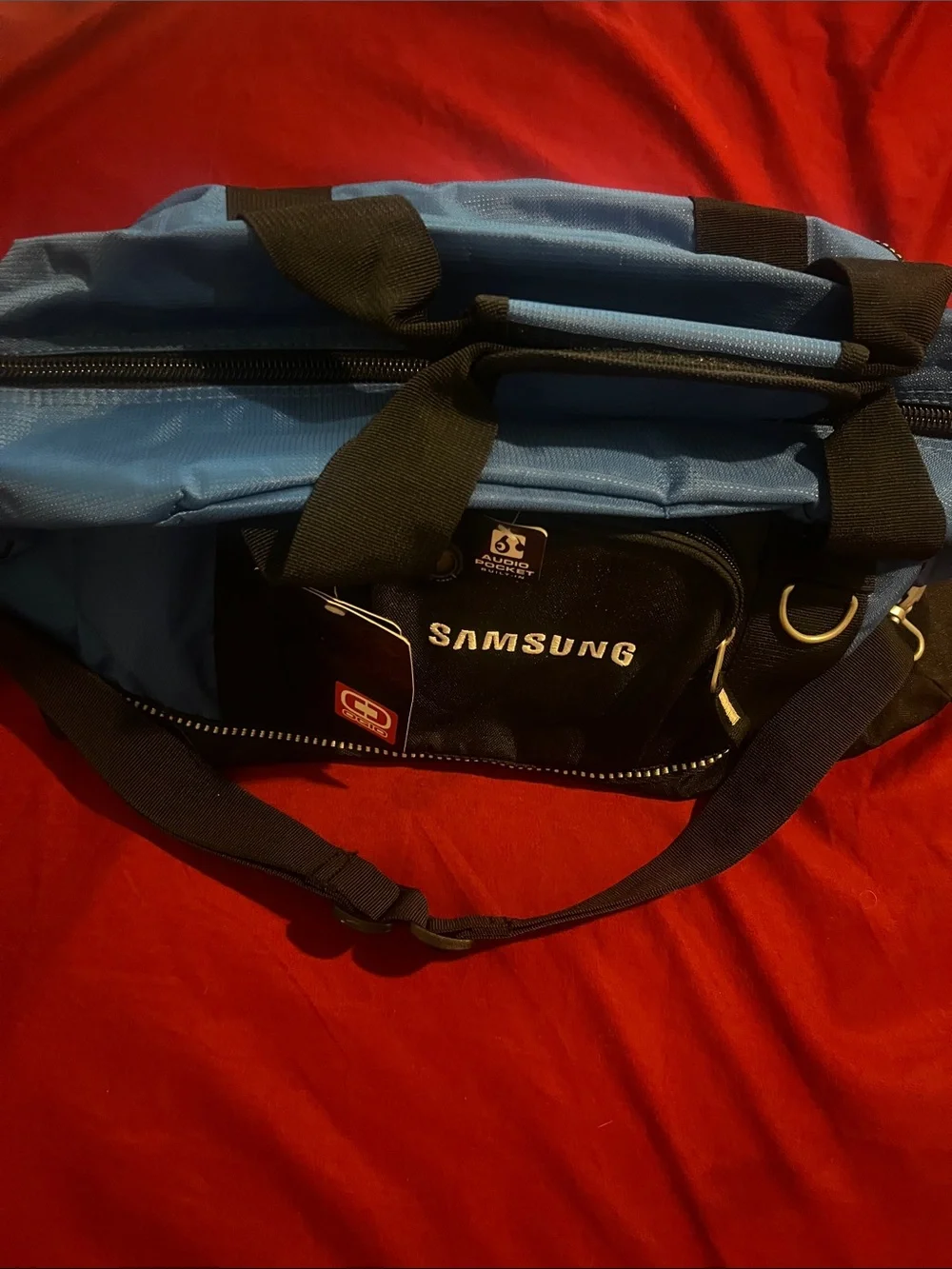 OGIO Samsung Blue and Black Sport Duffel with Removable blanket - Picture 11 of 13